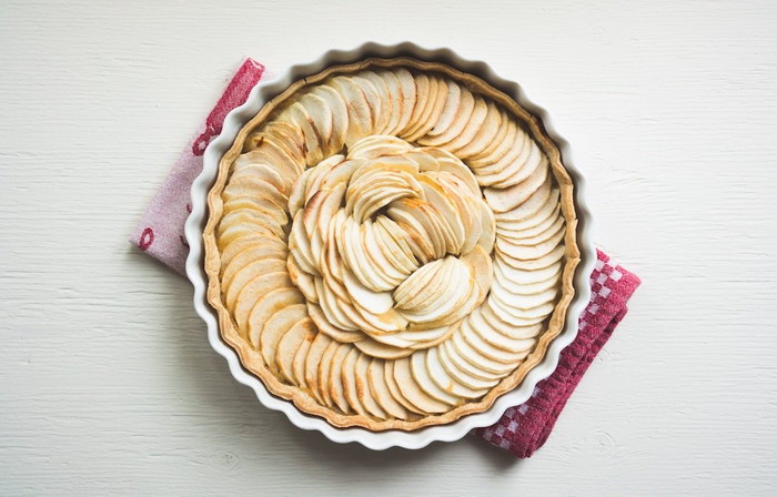 Яблочный пирог — один из самых вкусных и простых десертов.