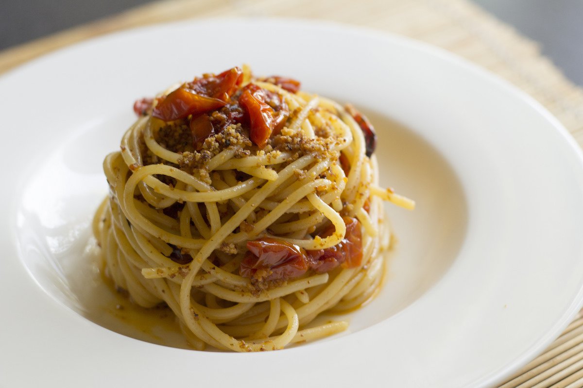 Паста aglio olio e peperoncino’s (с оливковым маслом и итальянским красным перцем).